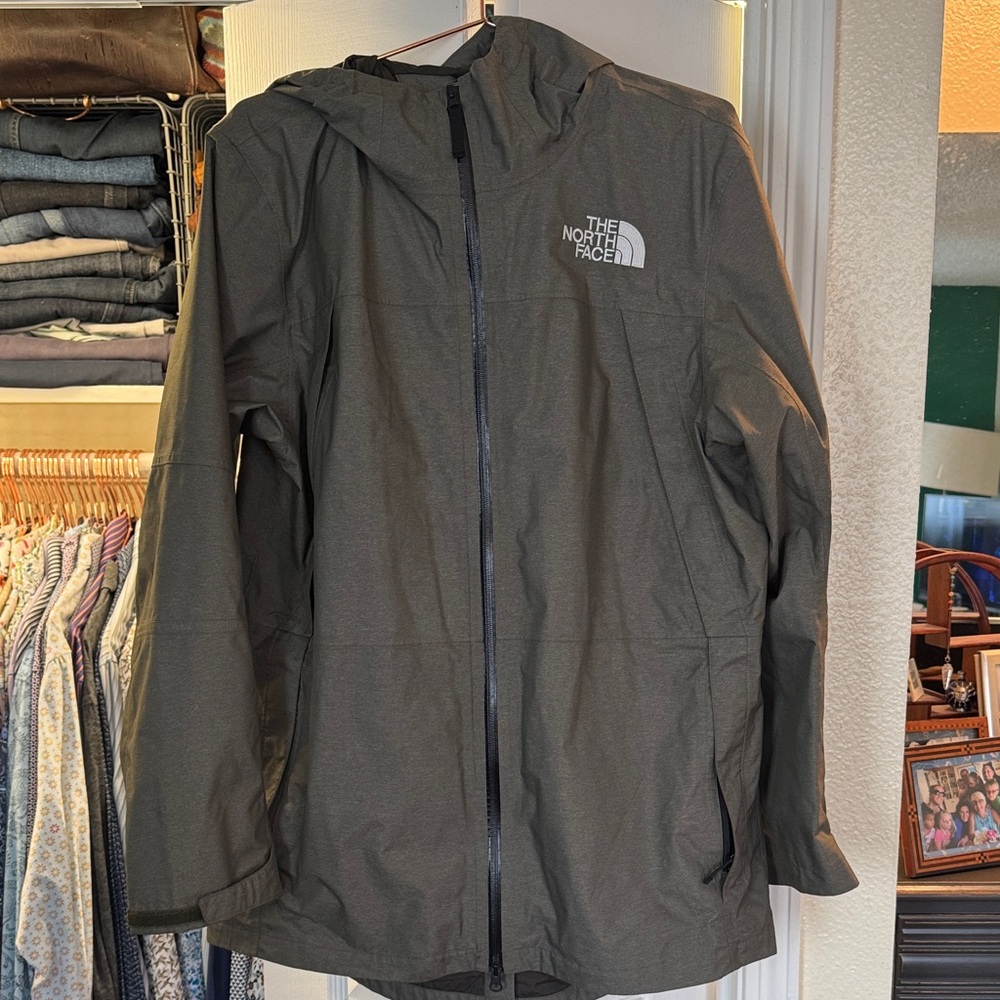 The North Face Men's Green hooded Raincoat